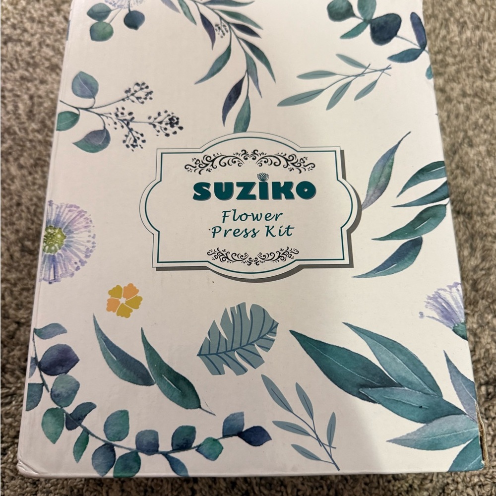 Suziko Flower Press Kit with Botanical Design